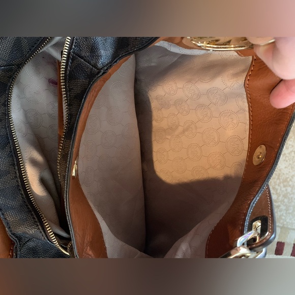 Authentic Michael Kors Purse - Picture 7 of 8